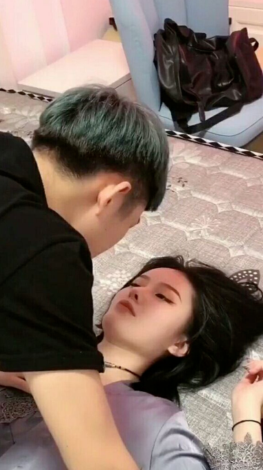 我的霸道美女房东 第01集